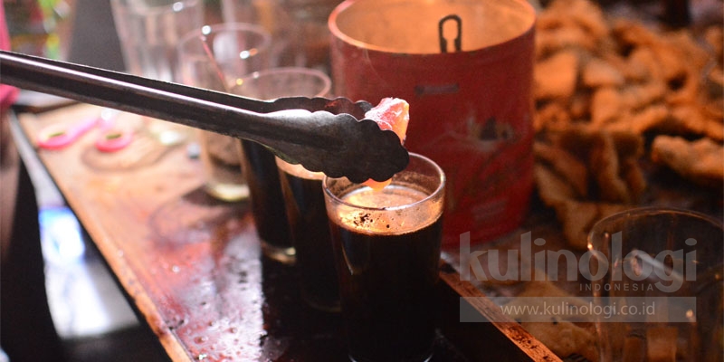 Kopi Joss: Seduhan Unik dari Jogja